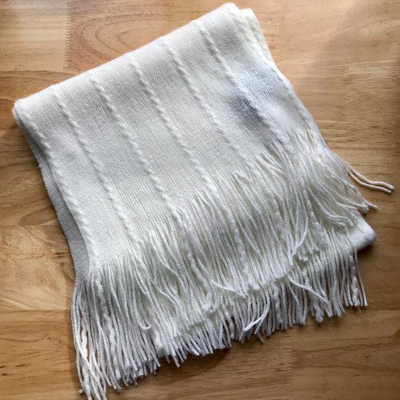 Altare Off-White / Soft-White Scarf - Picture 2 of 5